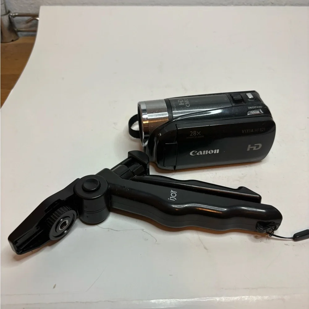 Canon VIXIA HF R21 Black HD Camcorder untested no charger